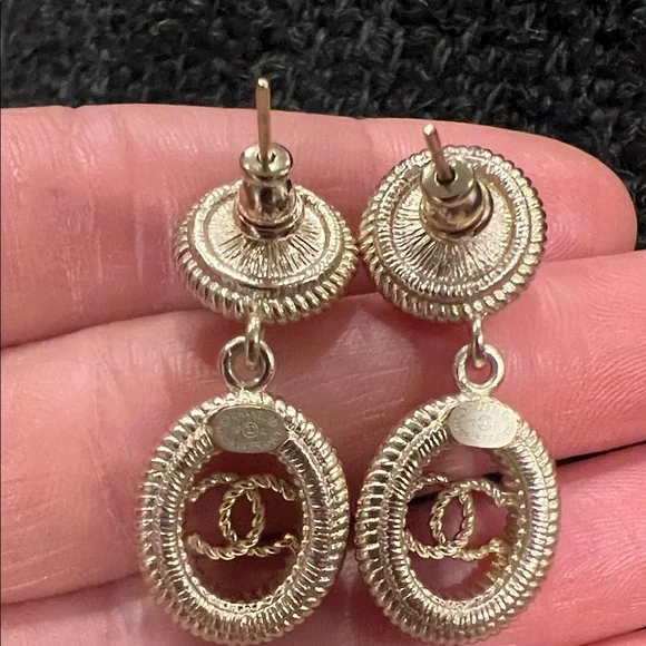 CHANEL Gold-Tone Pearl Drop Earrings with Interlocking CC - Picture 6 of 11